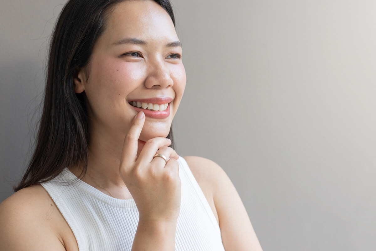 Invisalign vs. Veneers for Crooked Teeth: When Do You Need Orthodontics vs. Cosmetic Camouflage?